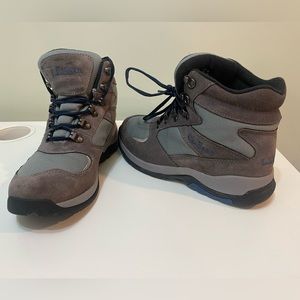 Women’s L.L. Bean hiking boots Primaloft waterproof insulated